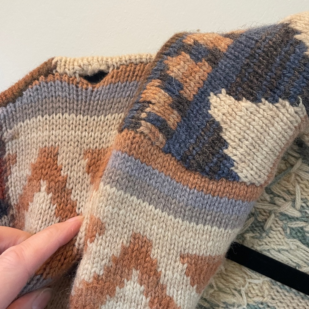Multicolor Patterned Women's Sweater (Ralph Lauren?) No Tags, size Med/Lg - Picture 12 of 13